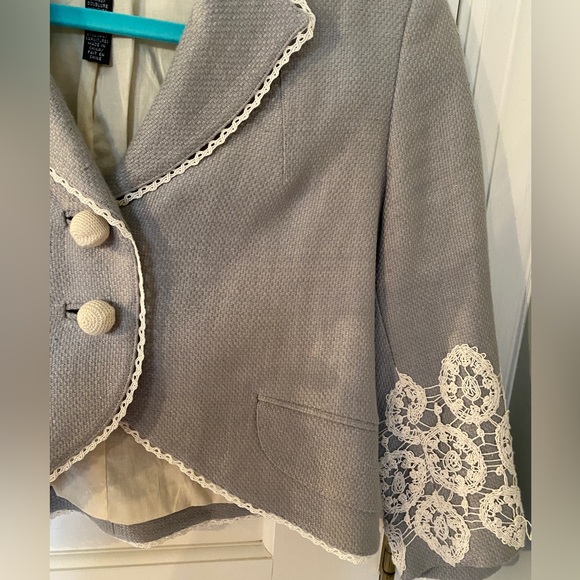 Stunning Designer Cropped Blazer with Embroidery by Robert Rodriguez - Picture 2 of 6